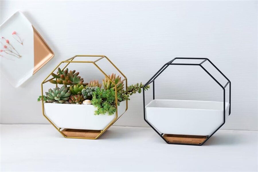 PAKABINAMAS GĖLIŲ VAZONAS DOMOLETTI. METALAS. Ø 23CM. BALTAS